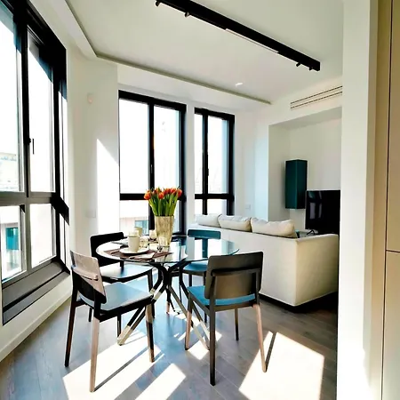 Centro San Babila - Central Tower Apartment W Ter アパート ミラノ
